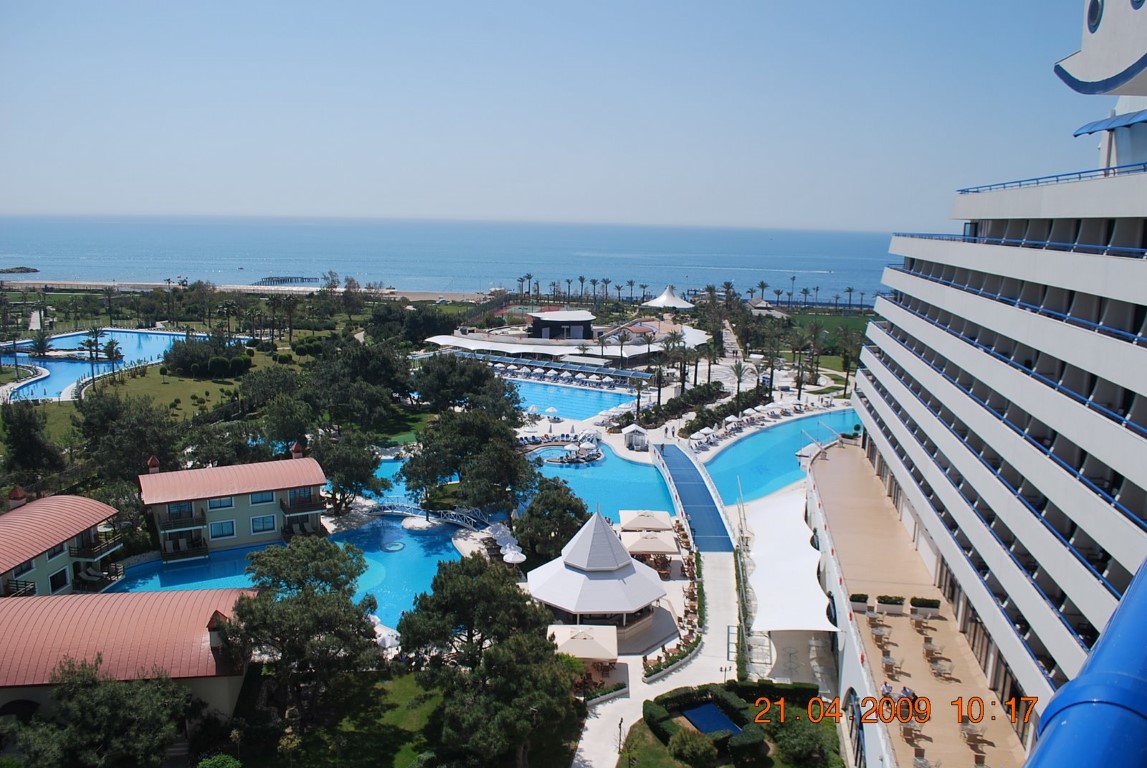 imagini hotel TITANIC LARA